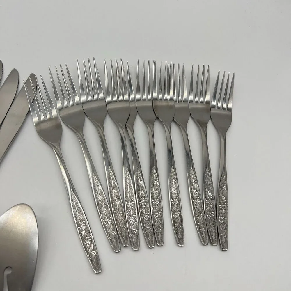 Customcraft Stainless Dinner Set 31 Pieces Textured Rose Flatware  VTG Taiwan
